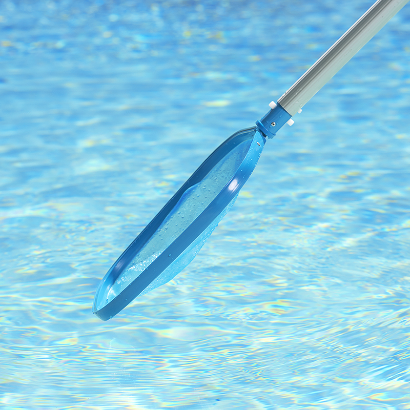 leaf skimmer with wheels and brushes