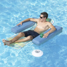 54504LsFloatingSpeakerGuyInPoolRGB800px